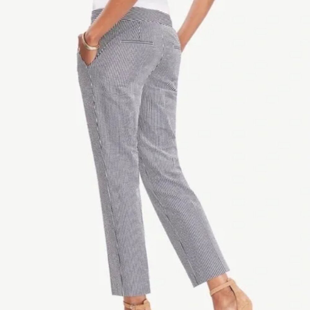 ANN TAYLOR "Kate Fit" Seersucker Capri Pants